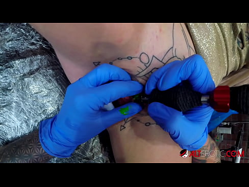 ❤️ Extrem tattooed Hottie Sully Savage krut en Tattoo op hirem Klitoris ❤ Hausgemachte Porno op lb.filmepornonline.ru ❌️